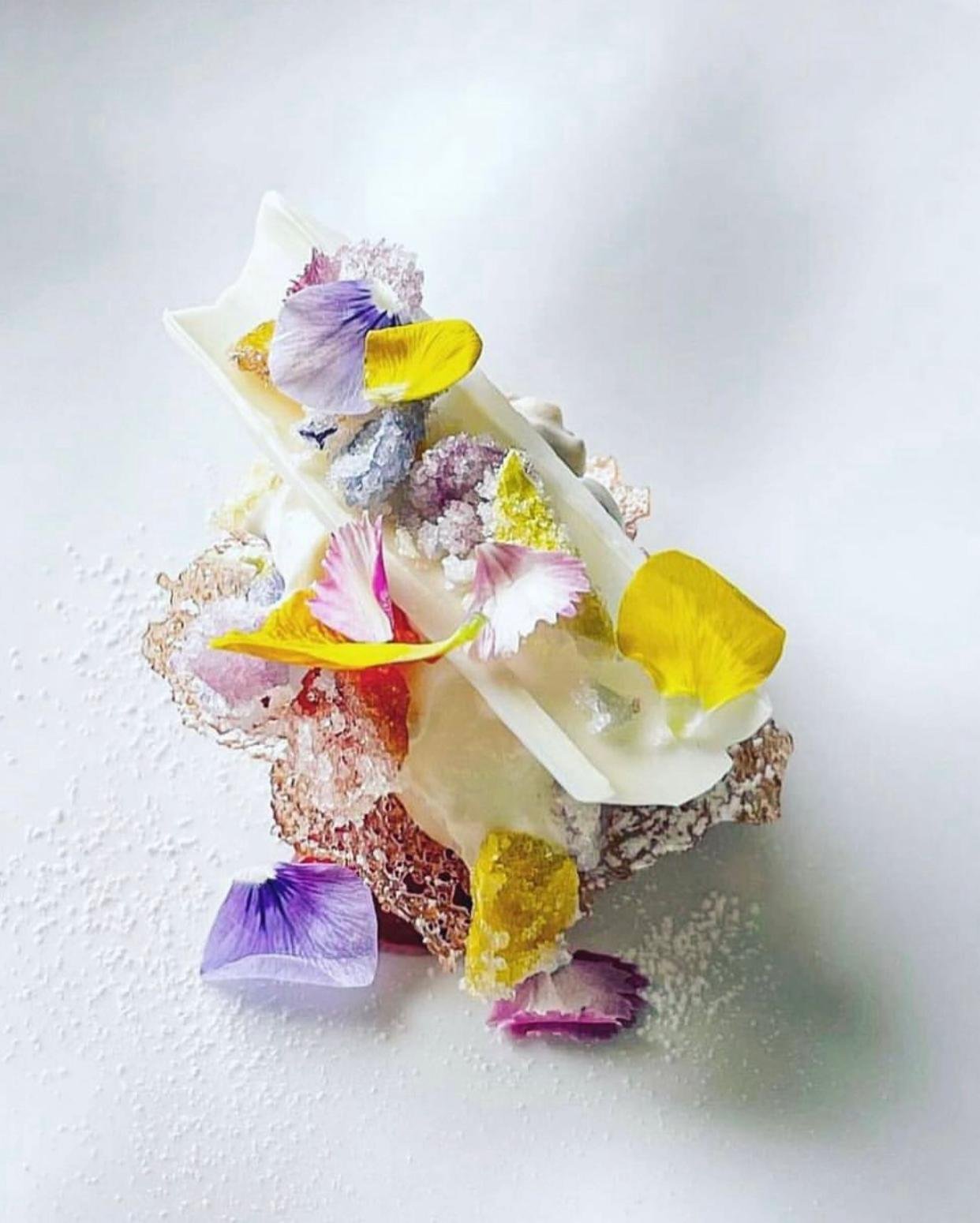 © Esquisse – Official visual | Source: Instagram @esquisse_inside