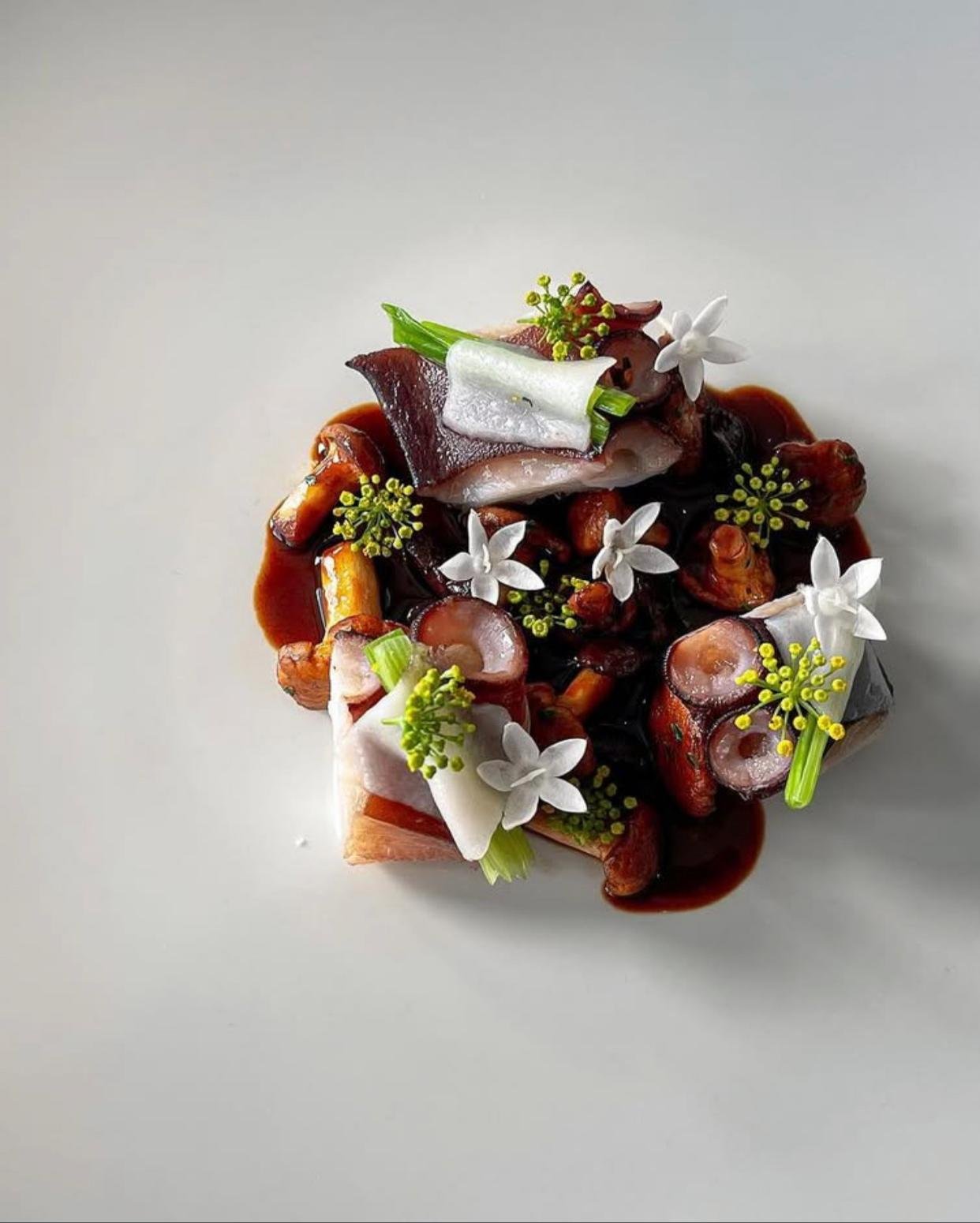 © Esquisse – Official visual | Source: Instagram @esquisse_inside