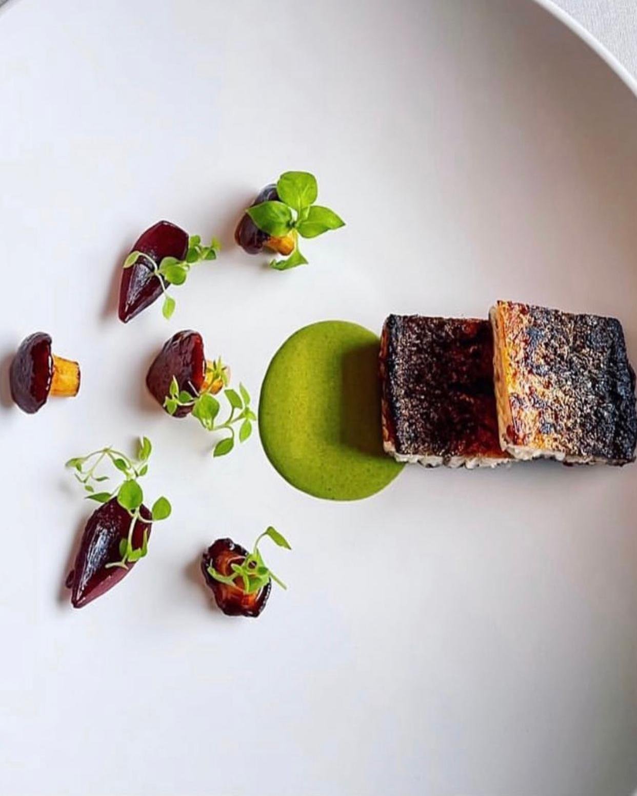 © Esquisse – Official visual | Source: Instagram @esquisse_inside